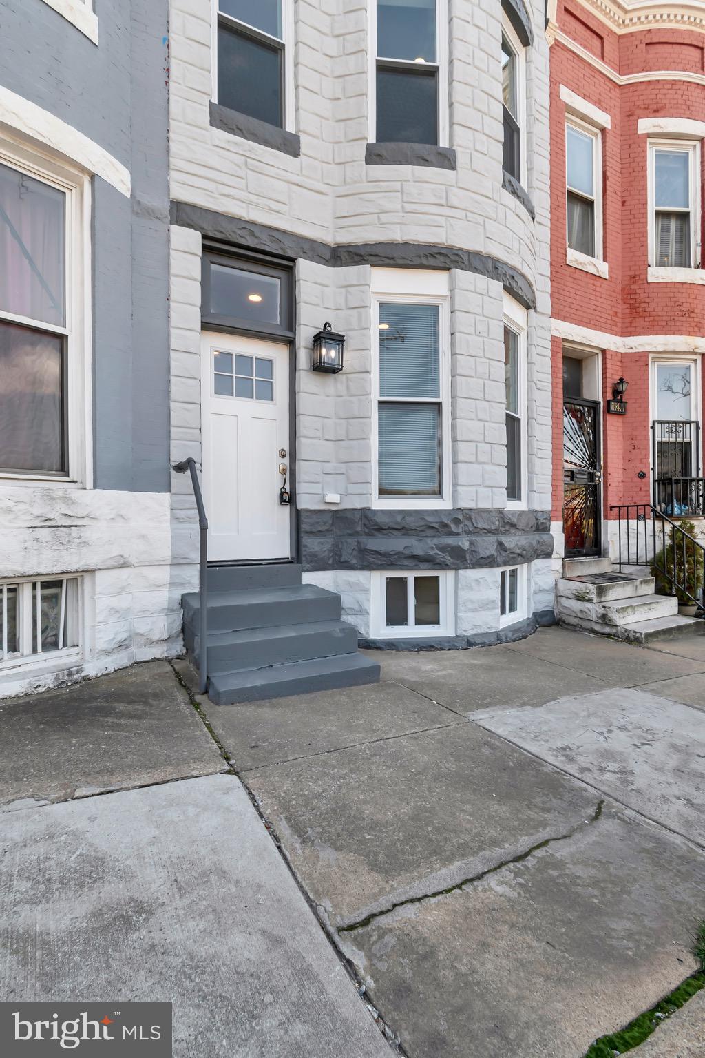 1827 W MULBERRY STREET