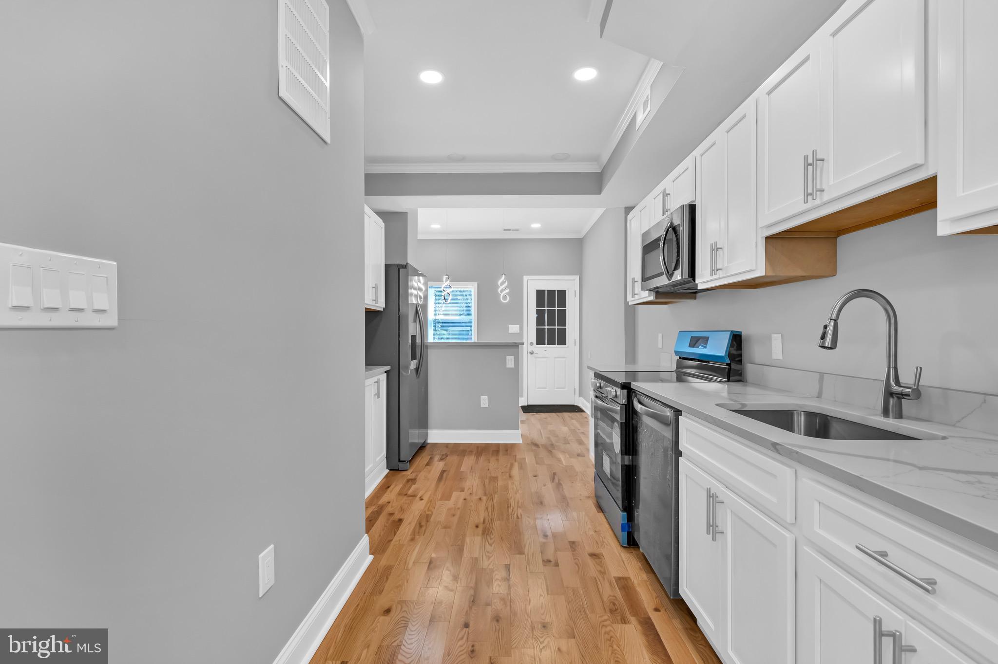 1827 W MULBERRY STREET