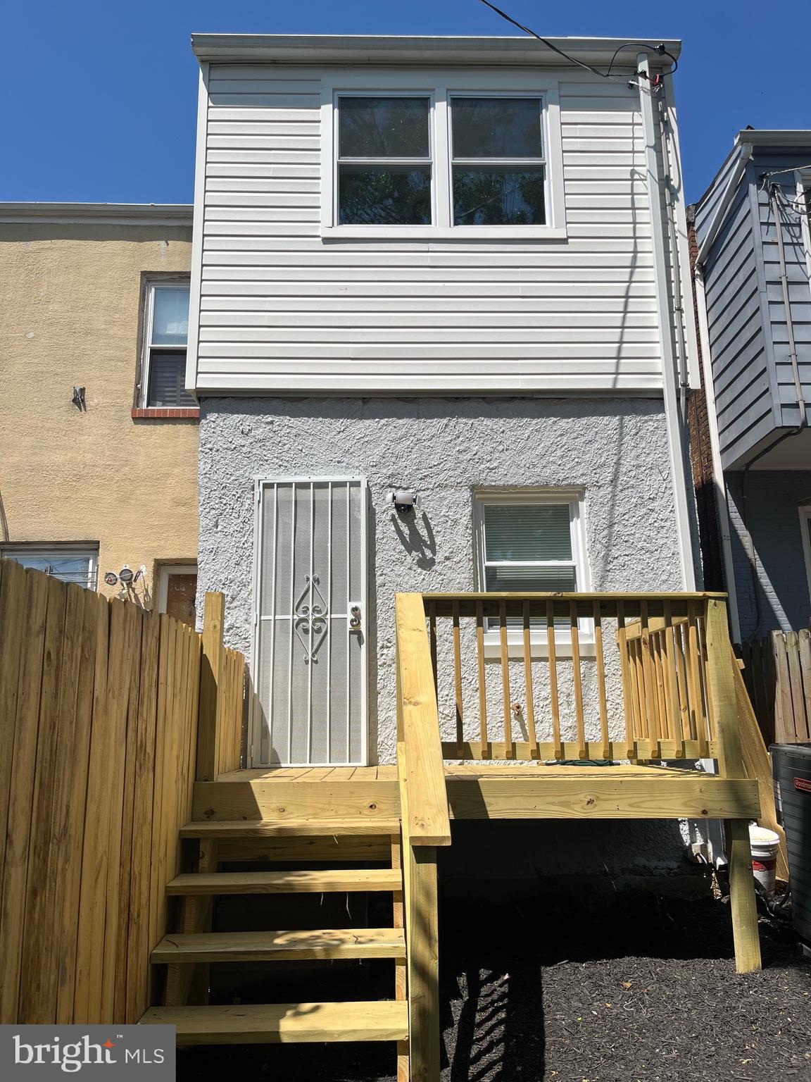 1827 W MULBERRY STREET