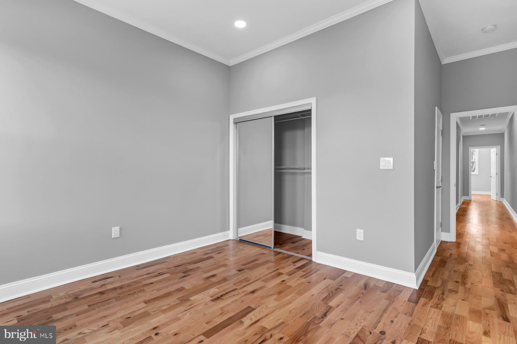 1827 W MULBERRY STREET