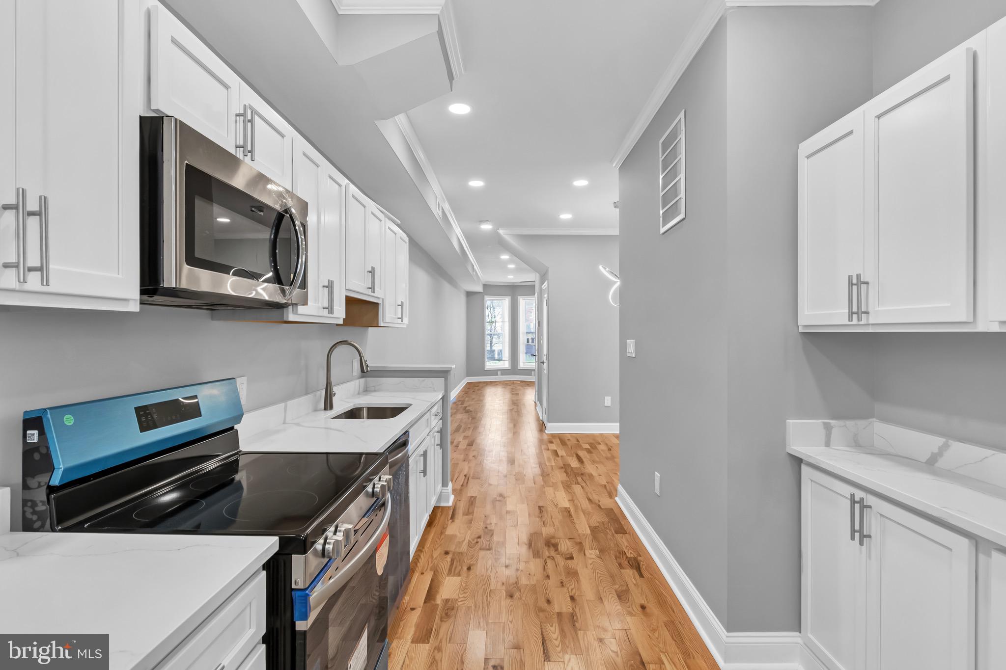 1827 W MULBERRY STREET