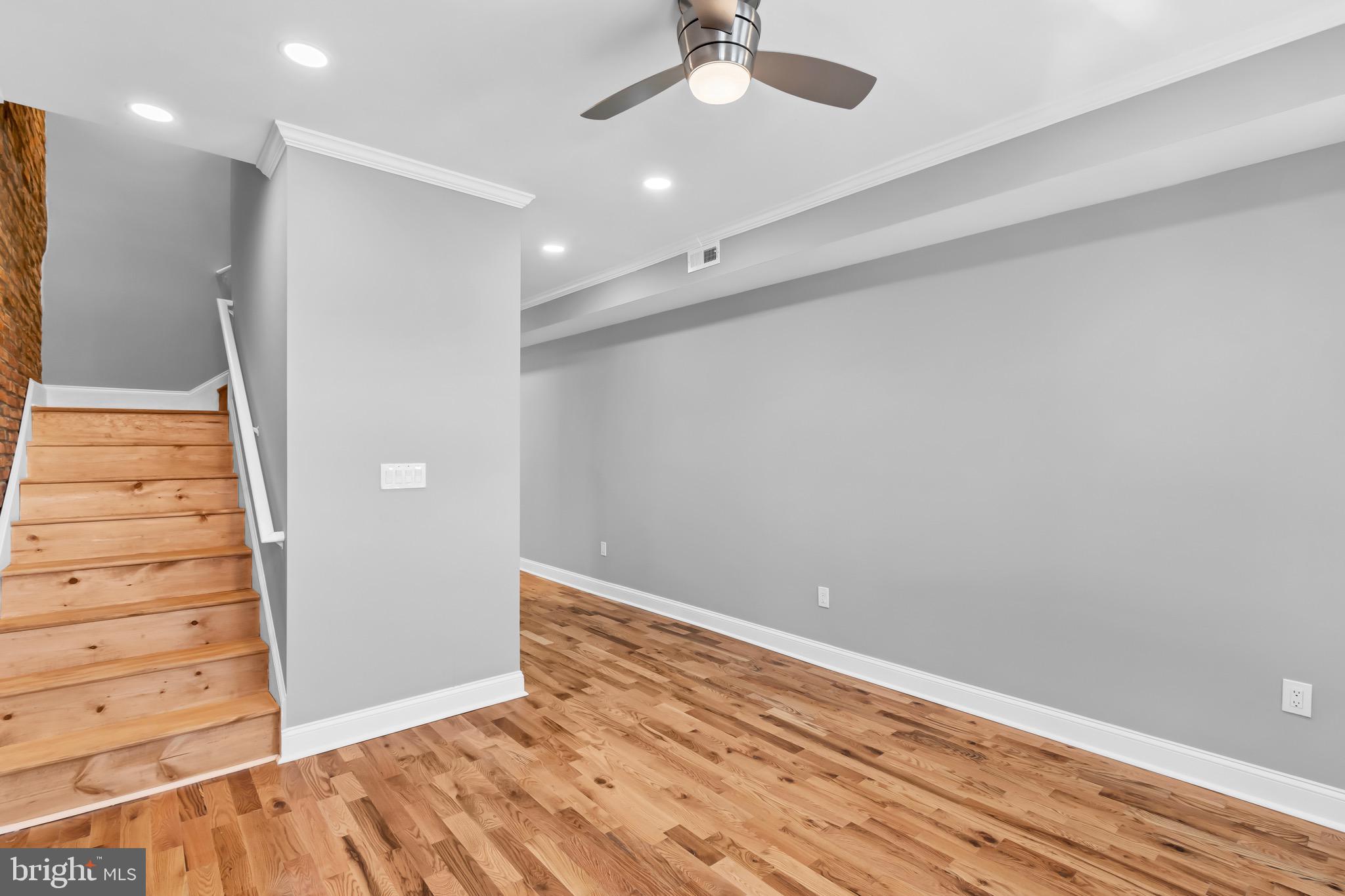 1827 W MULBERRY STREET