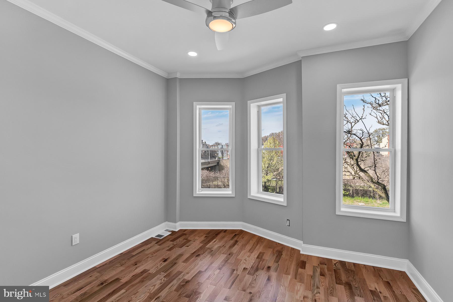 1827 W MULBERRY STREET
