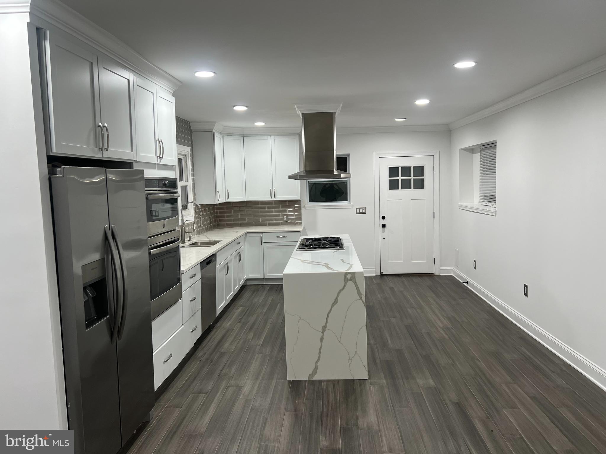 2865 W MULBERRY STREET