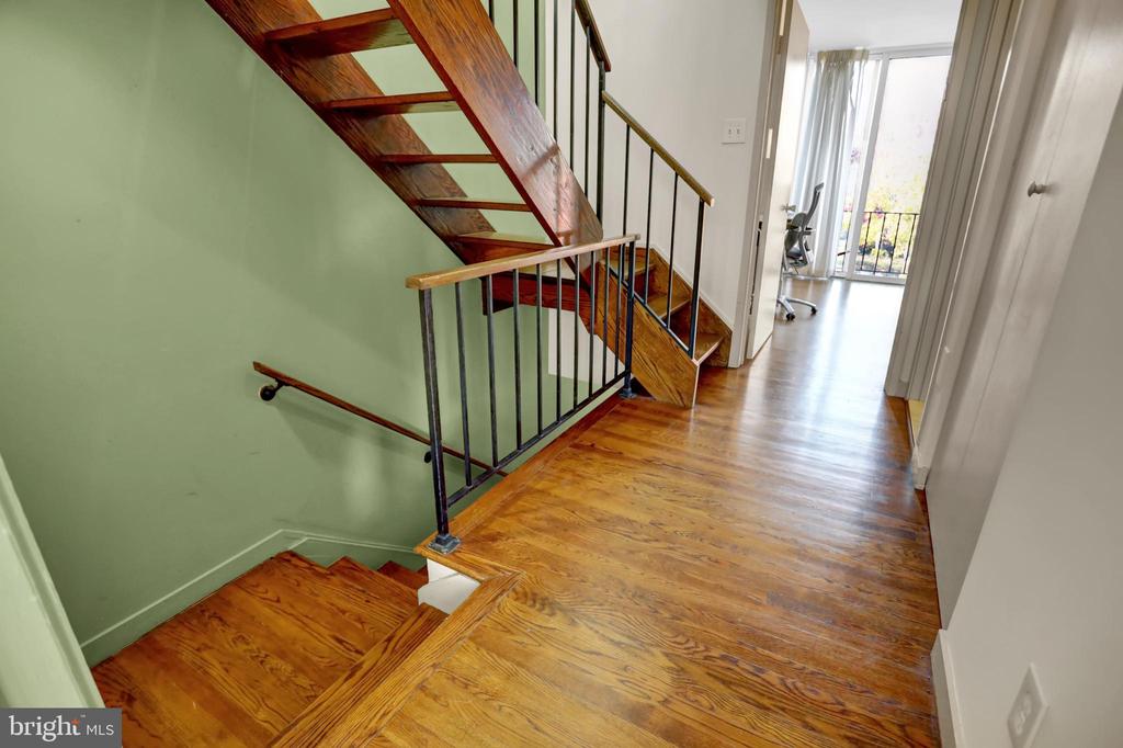 251 W LAFAYETTE AVENUE