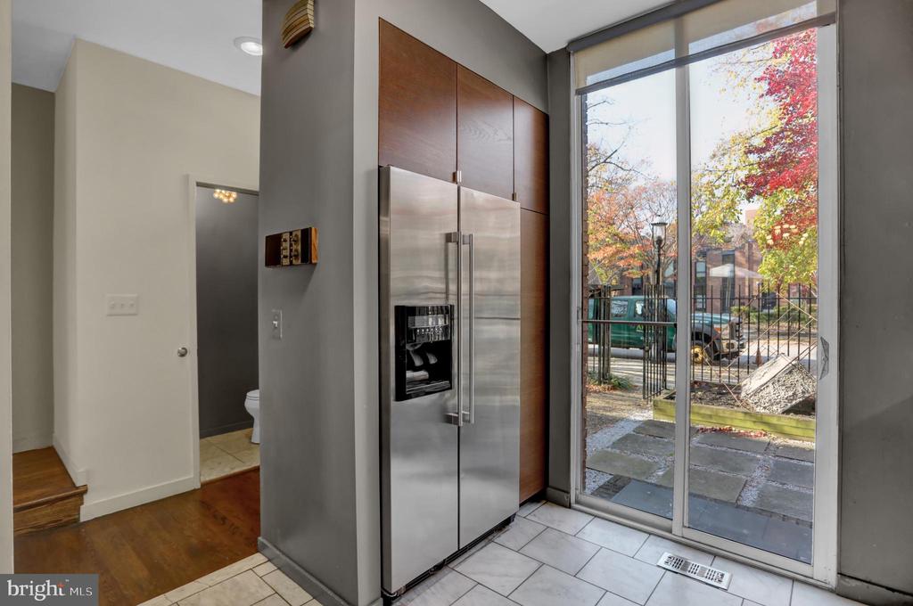 251 W LAFAYETTE AVENUE