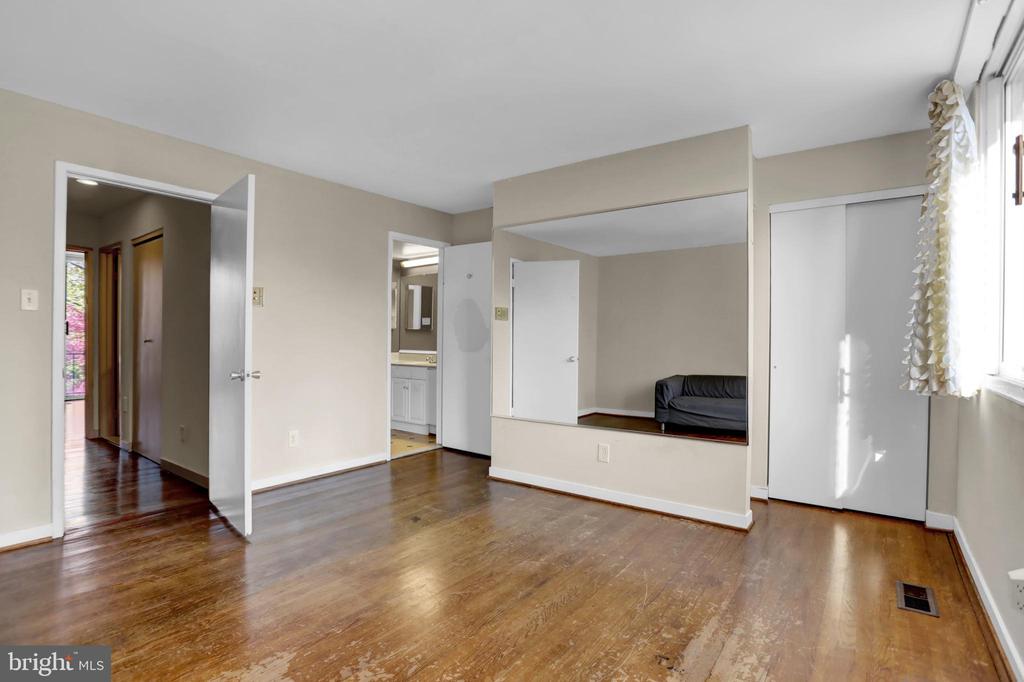 251 W LAFAYETTE AVENUE