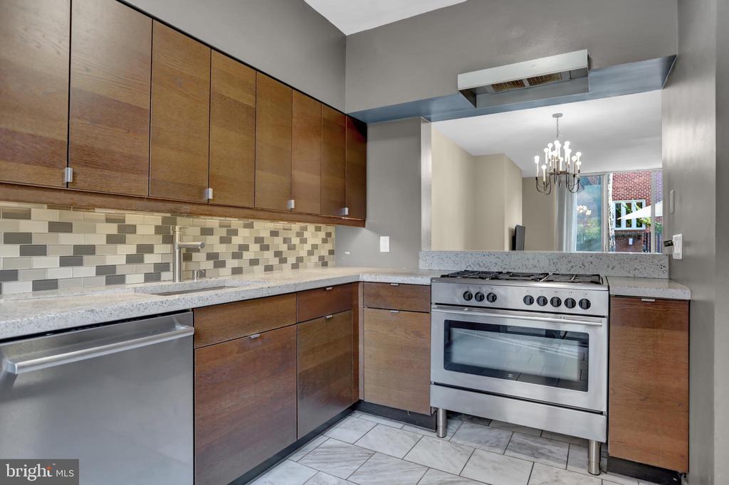 251 W LAFAYETTE AVENUE