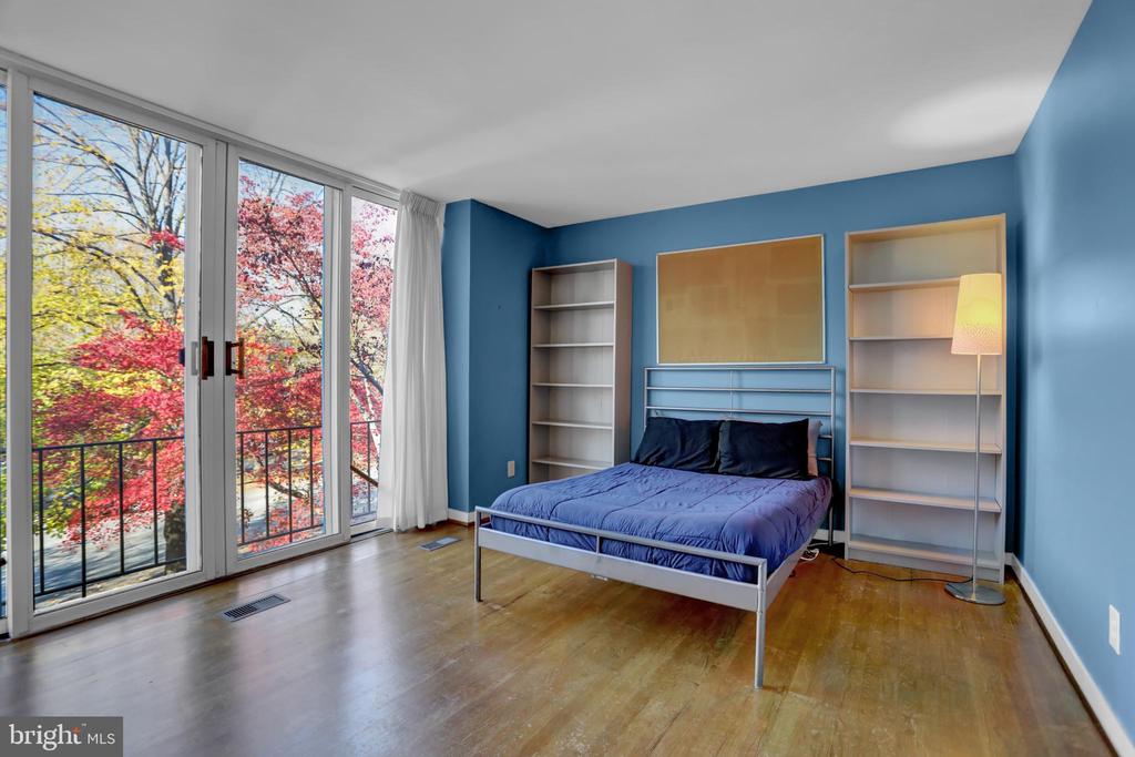 251 W LAFAYETTE AVENUE