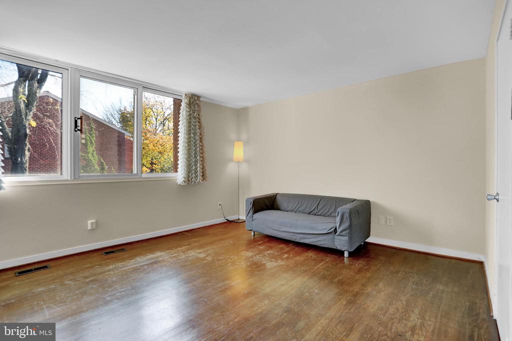 251 W LAFAYETTE AVENUE