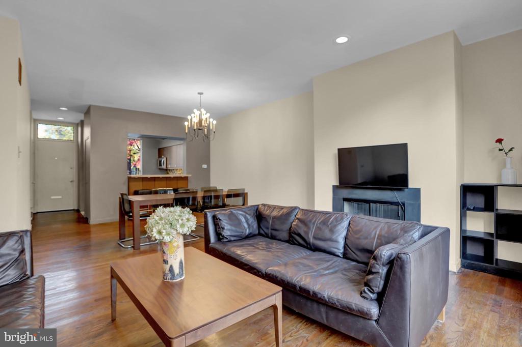 251 W LAFAYETTE AVENUE