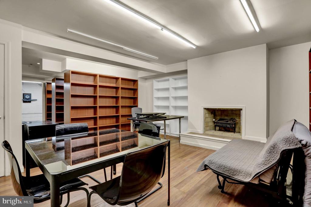 251 W LAFAYETTE AVENUE