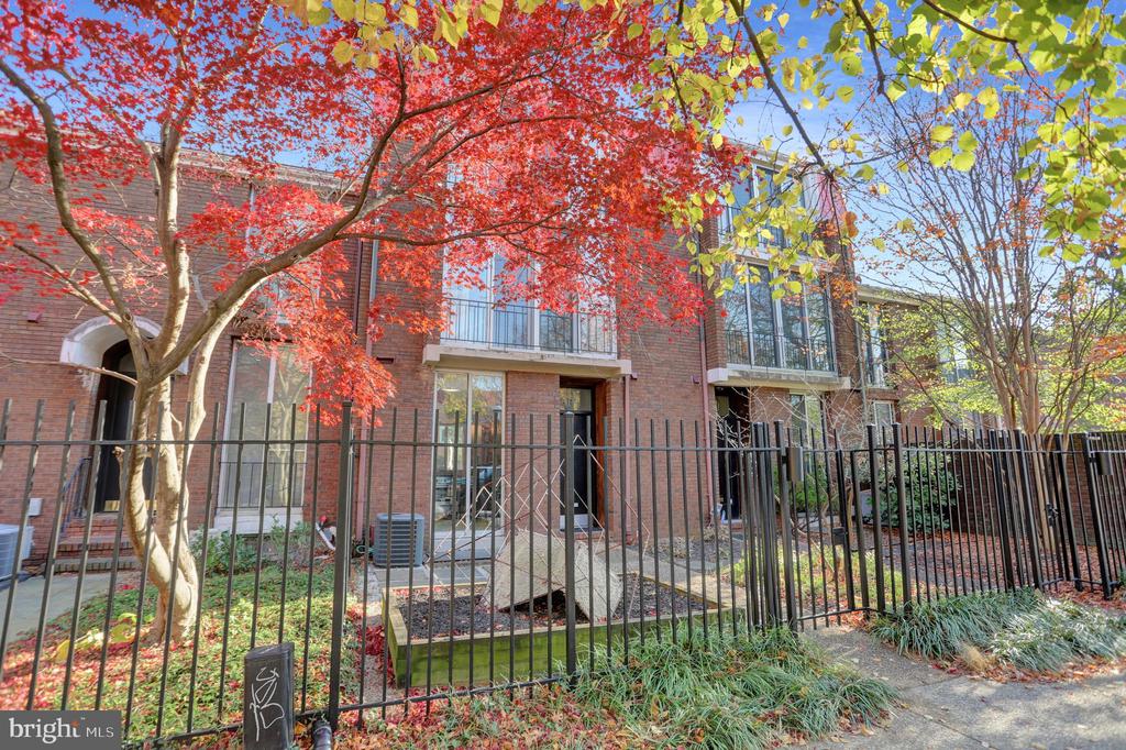 251 W LAFAYETTE AVENUE