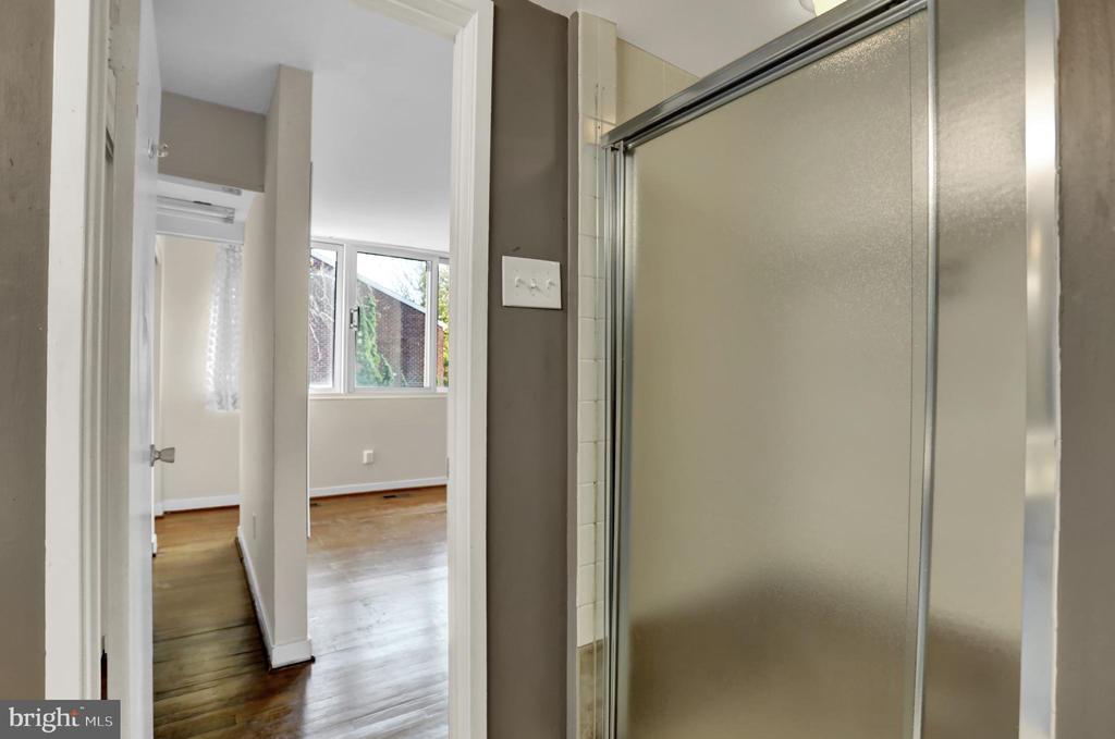 251 W LAFAYETTE AVENUE