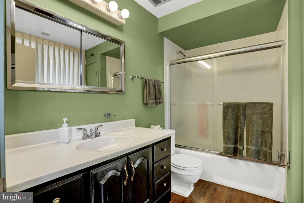 251 W LAFAYETTE AVENUE