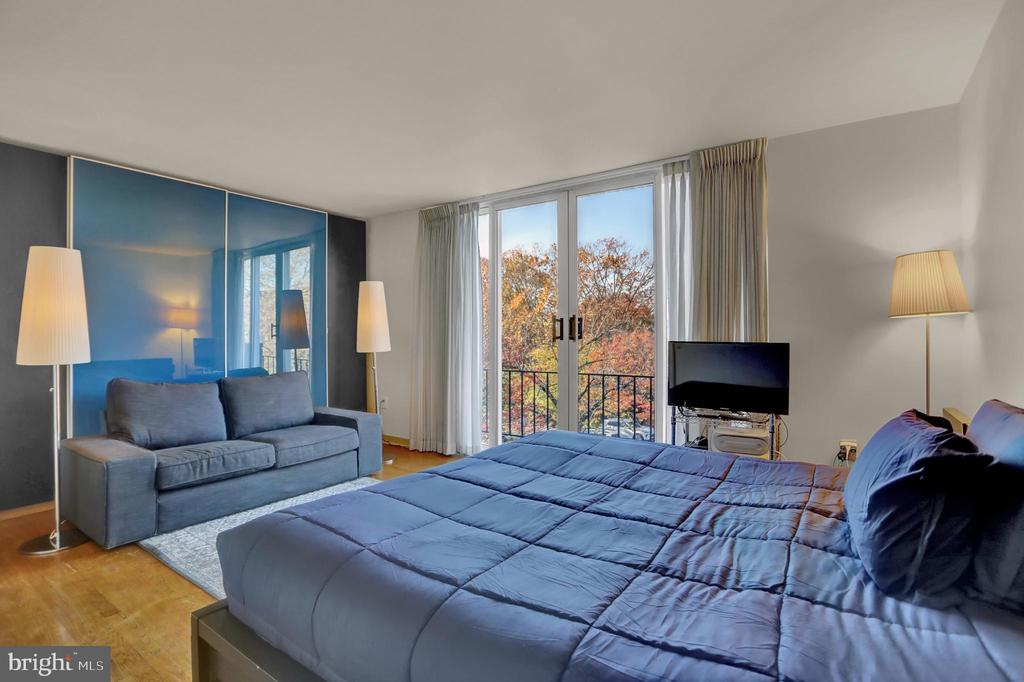 251 W LAFAYETTE AVENUE
