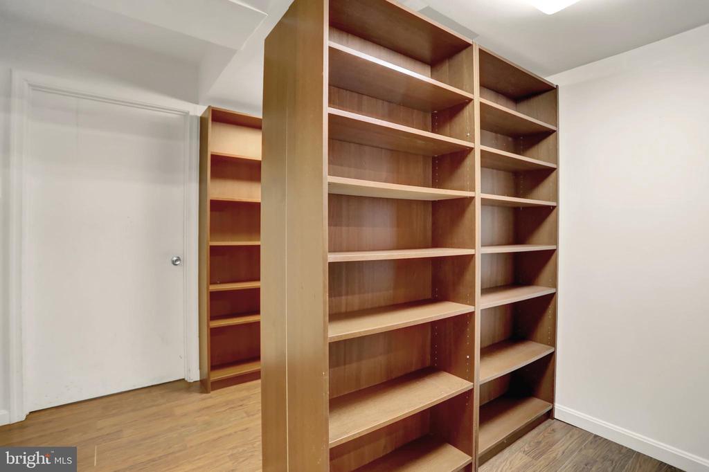 251 W LAFAYETTE AVENUE