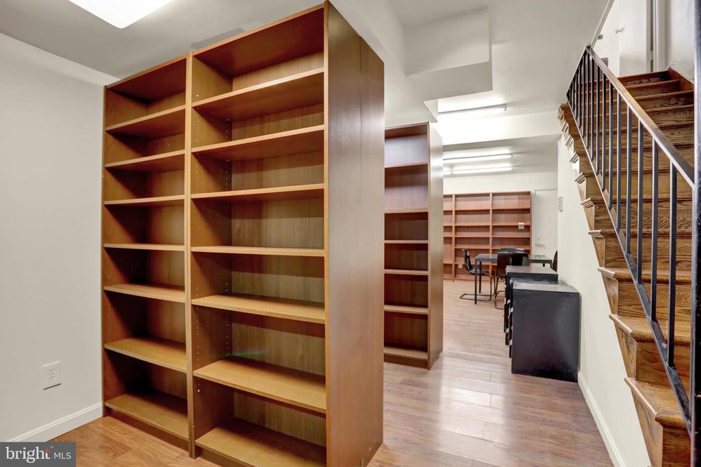 251 W LAFAYETTE AVENUE