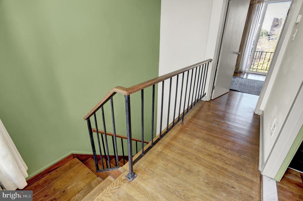 251 W LAFAYETTE AVENUE