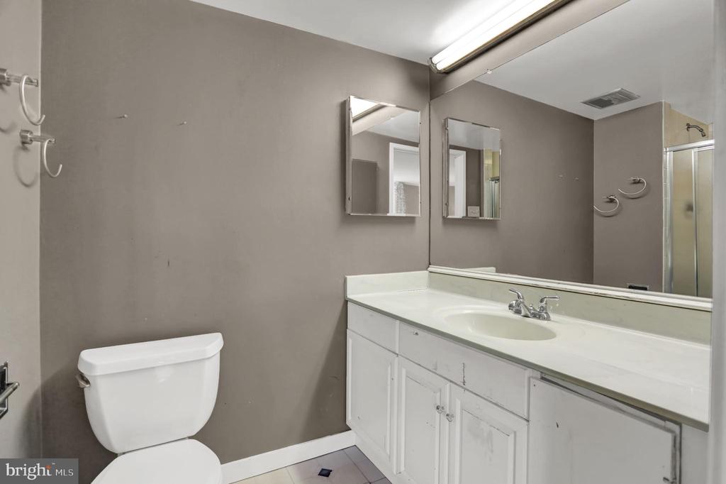 251 W LAFAYETTE AVENUE