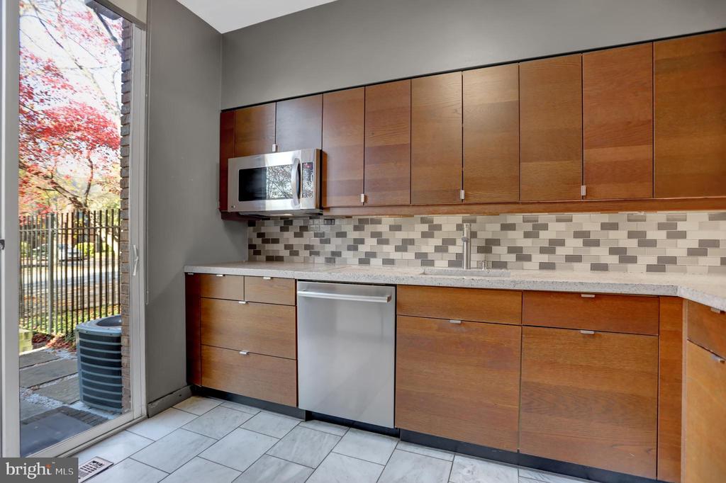 251 W LAFAYETTE AVENUE