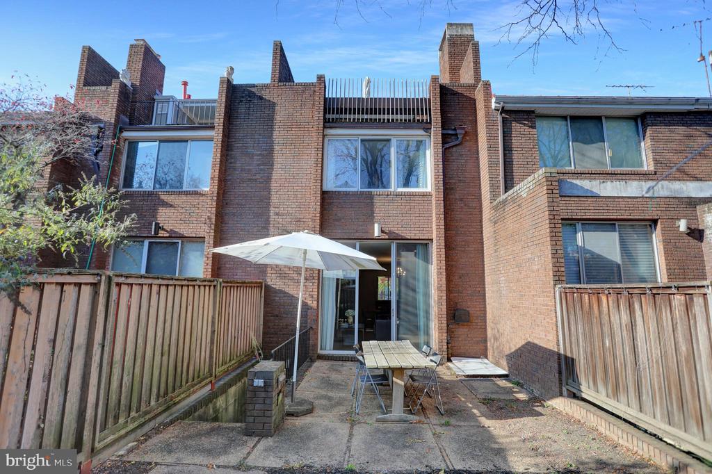 251 W LAFAYETTE AVENUE