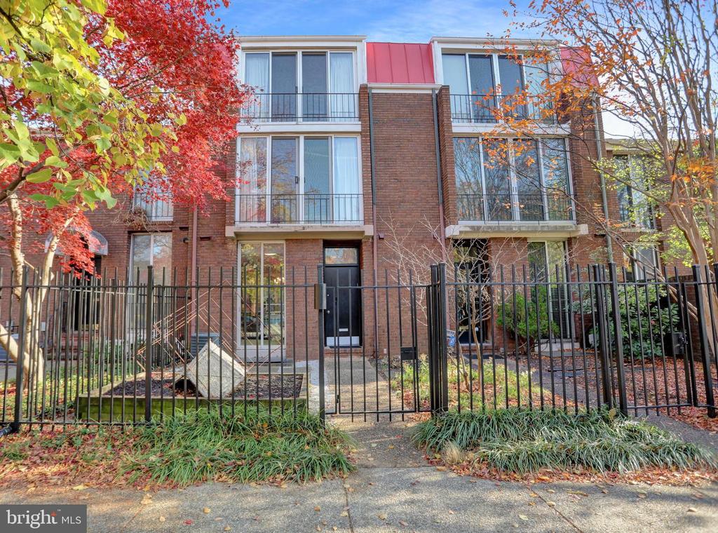 251 W LAFAYETTE AVENUE