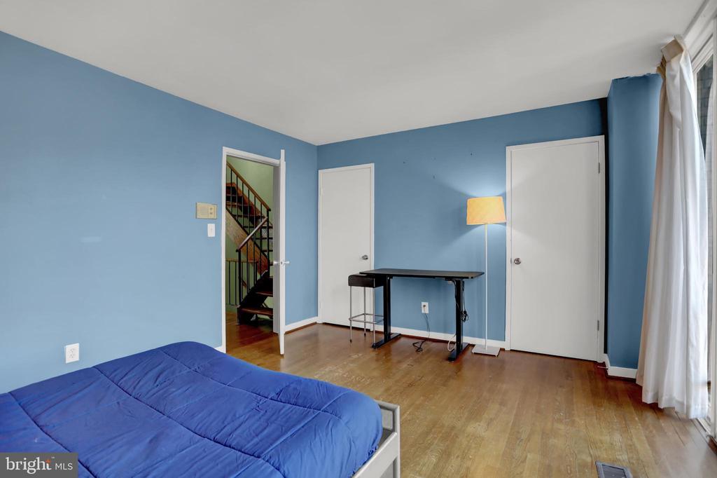 251 W LAFAYETTE AVENUE