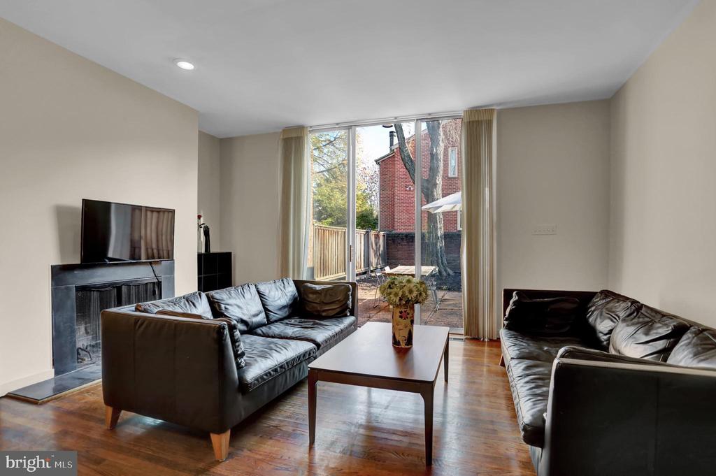 251 W LAFAYETTE AVENUE