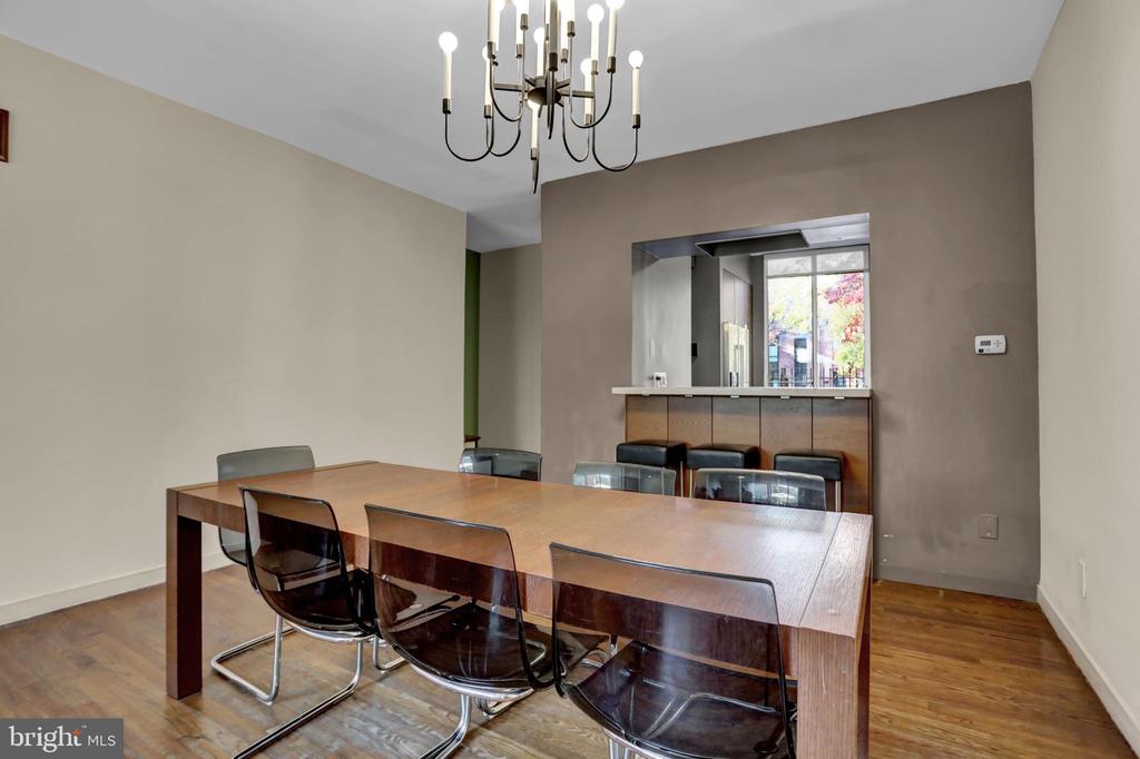 251 W LAFAYETTE AVENUE