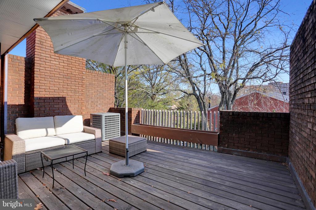 251 W LAFAYETTE AVENUE