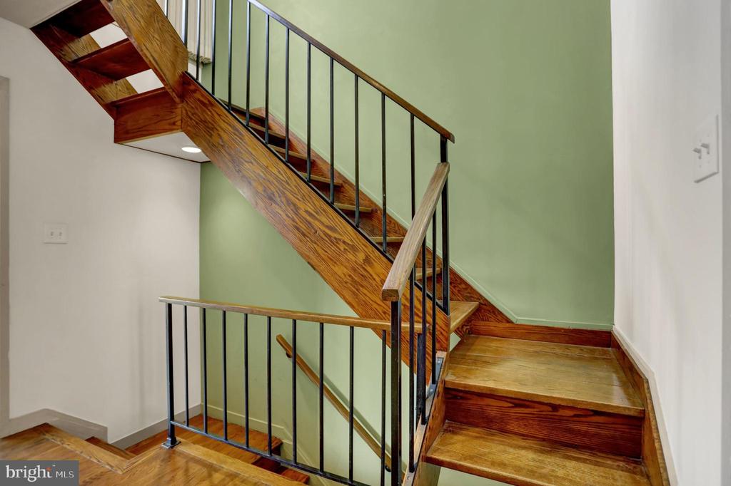 251 W LAFAYETTE AVENUE