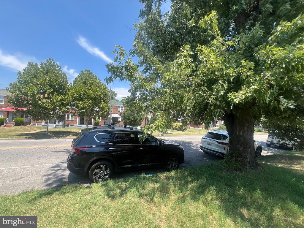 2811 E FEDERAL STREET