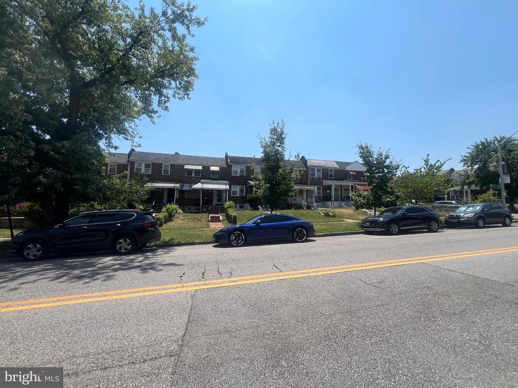 2811 E FEDERAL STREET