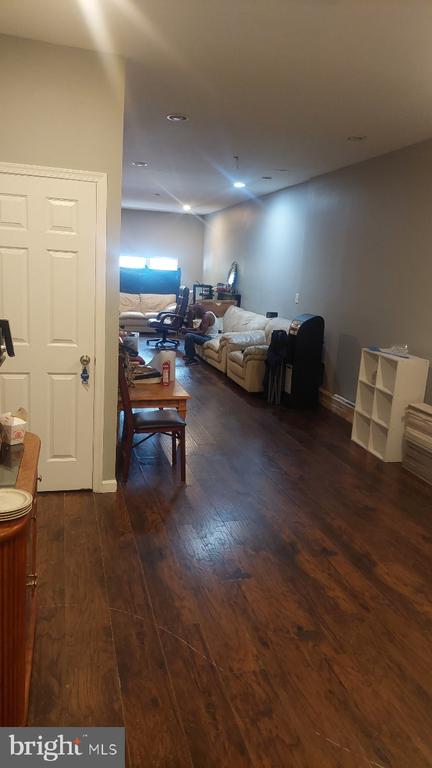 1807 E LAFAYETTE AVENUE