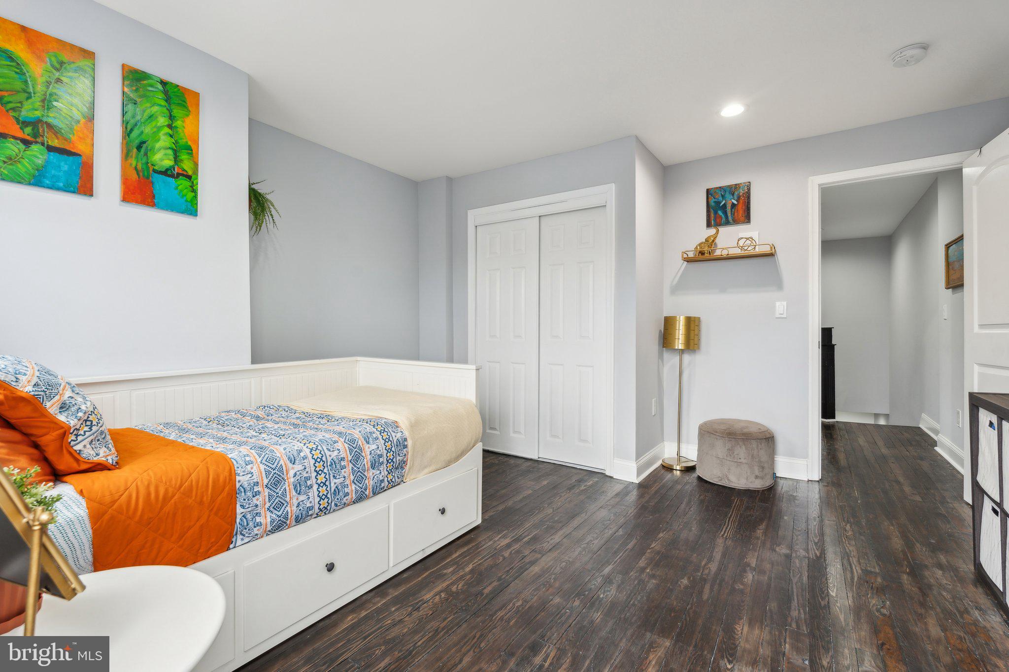 407 N LAKEWOOD AVENUE