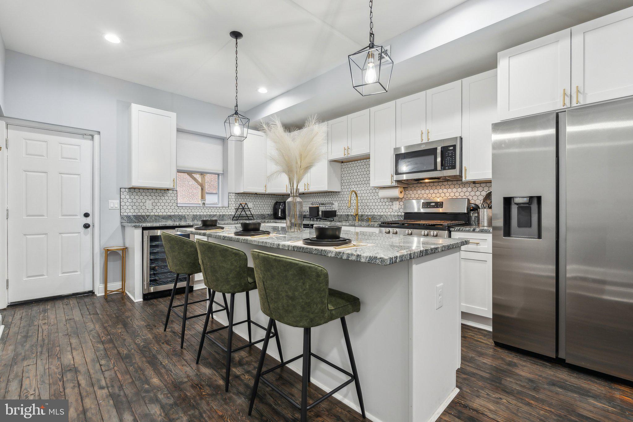 407 N LAKEWOOD AVENUE