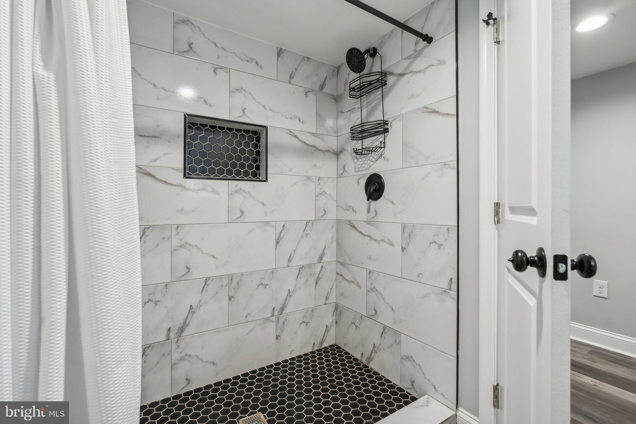 407 N LAKEWOOD AVENUE