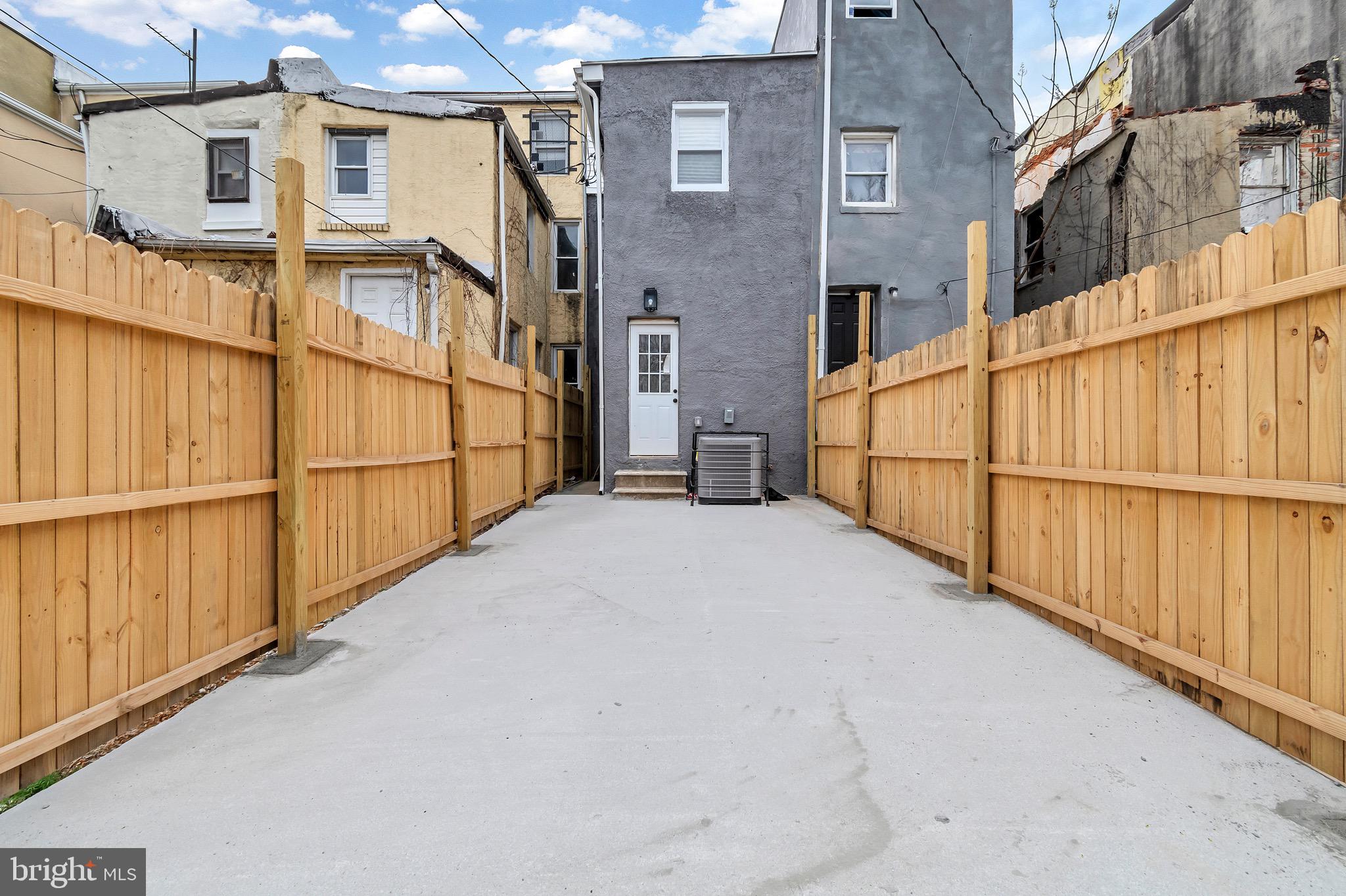 1110 N FULTON AVENUE