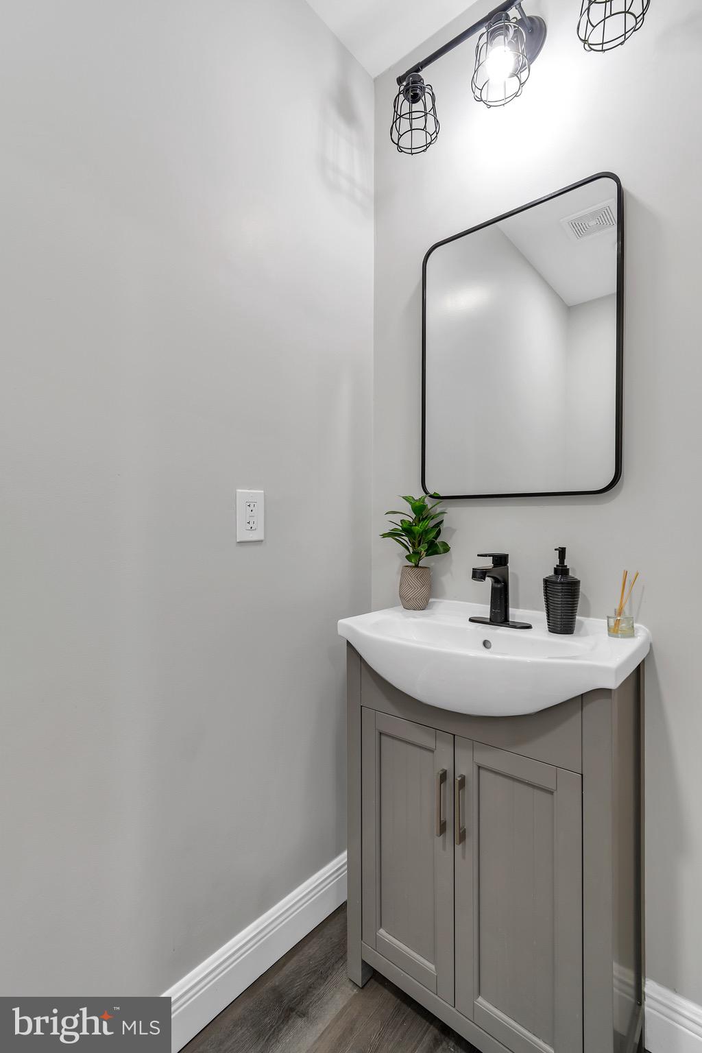 1110 N FULTON AVENUE