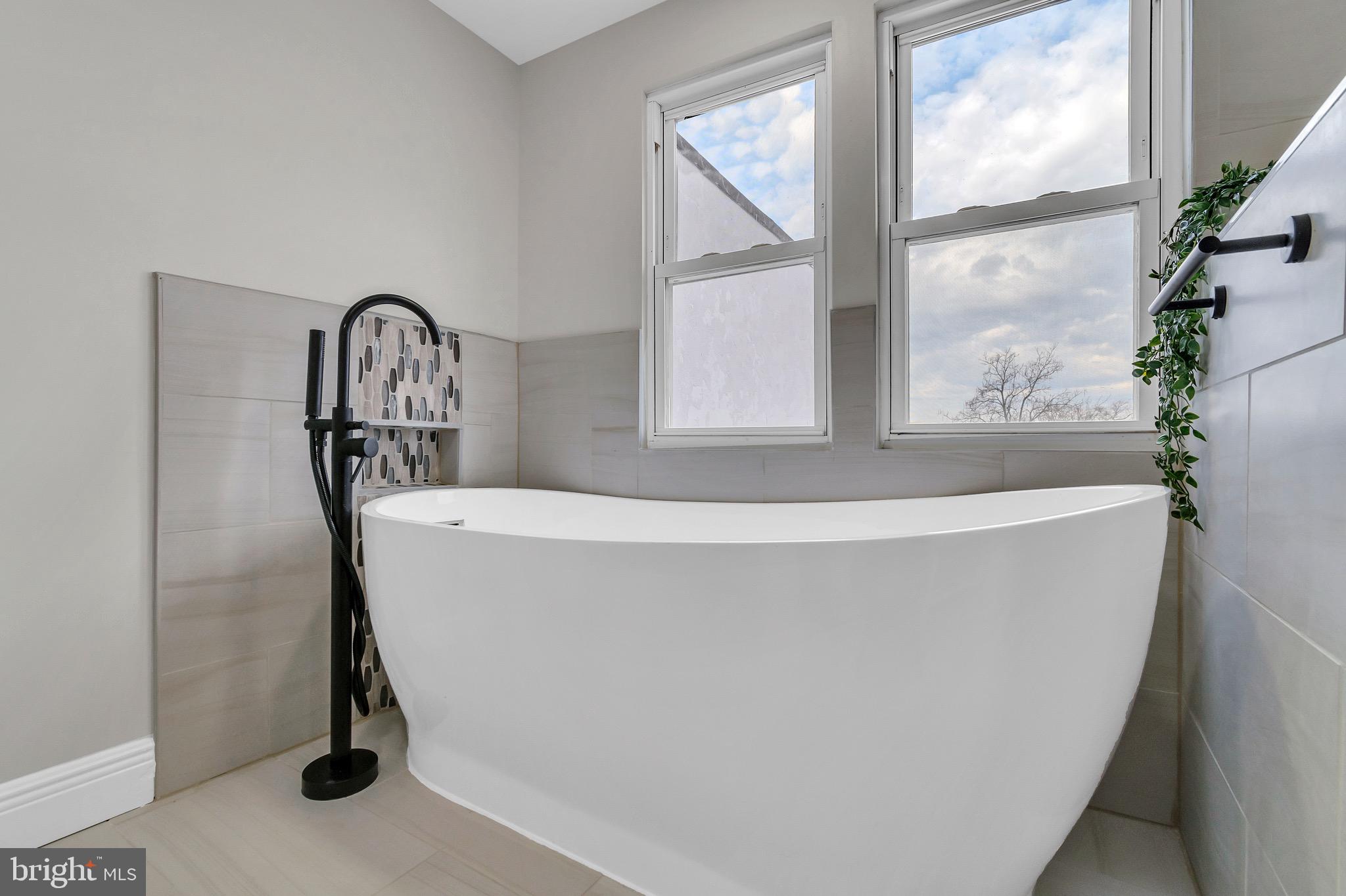 1110 N FULTON AVENUE