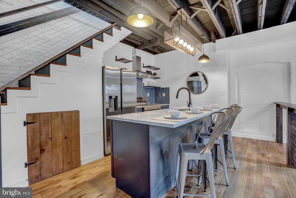 903 W 37TH STREET