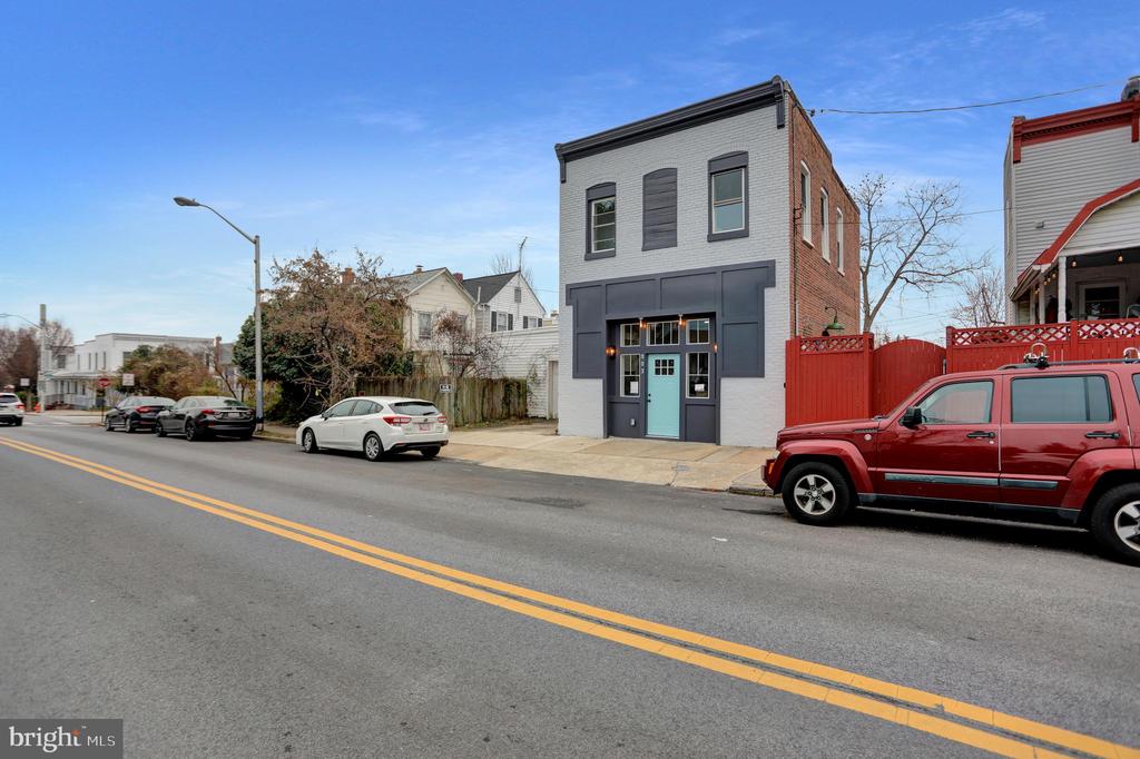 903 W 37TH STREET