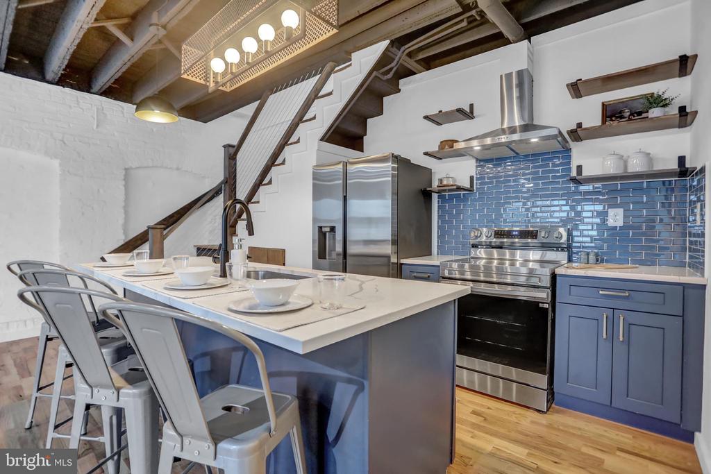 903 W 37TH STREET