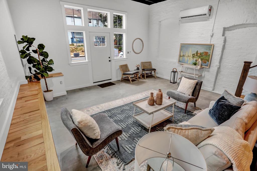 903 W 37TH STREET