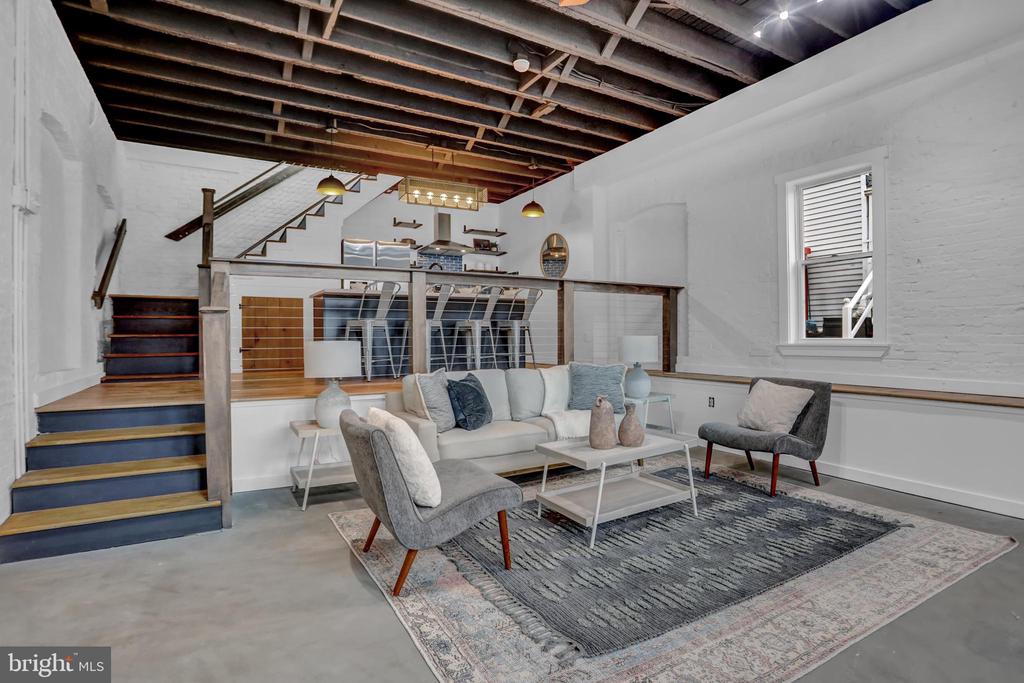 903 W 37TH STREET