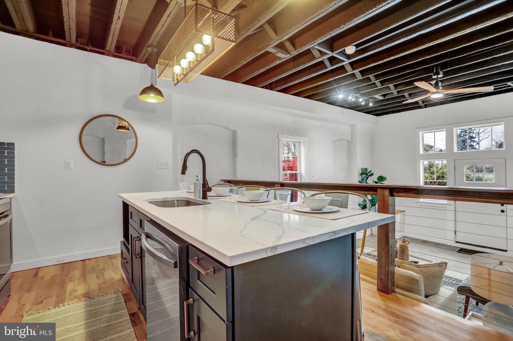903 W 37TH STREET