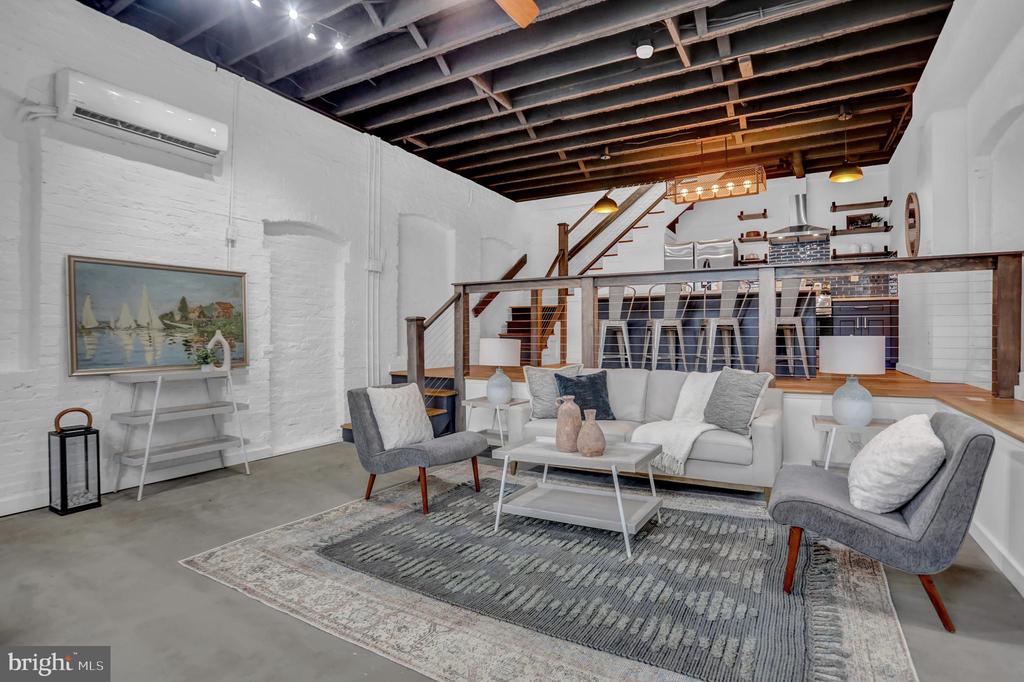 903 W 37TH STREET