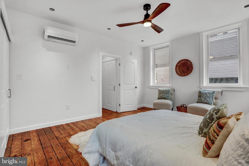 903 W 37TH STREET
