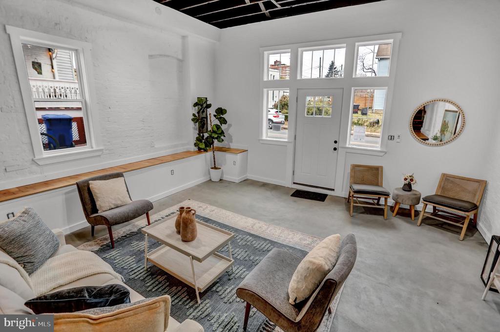 903 W 37TH STREET